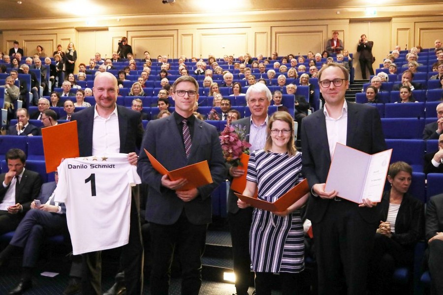 Max Rubner-Preisträger Prof. Dr. Klemens Budde (3.v.r.) und sein Team